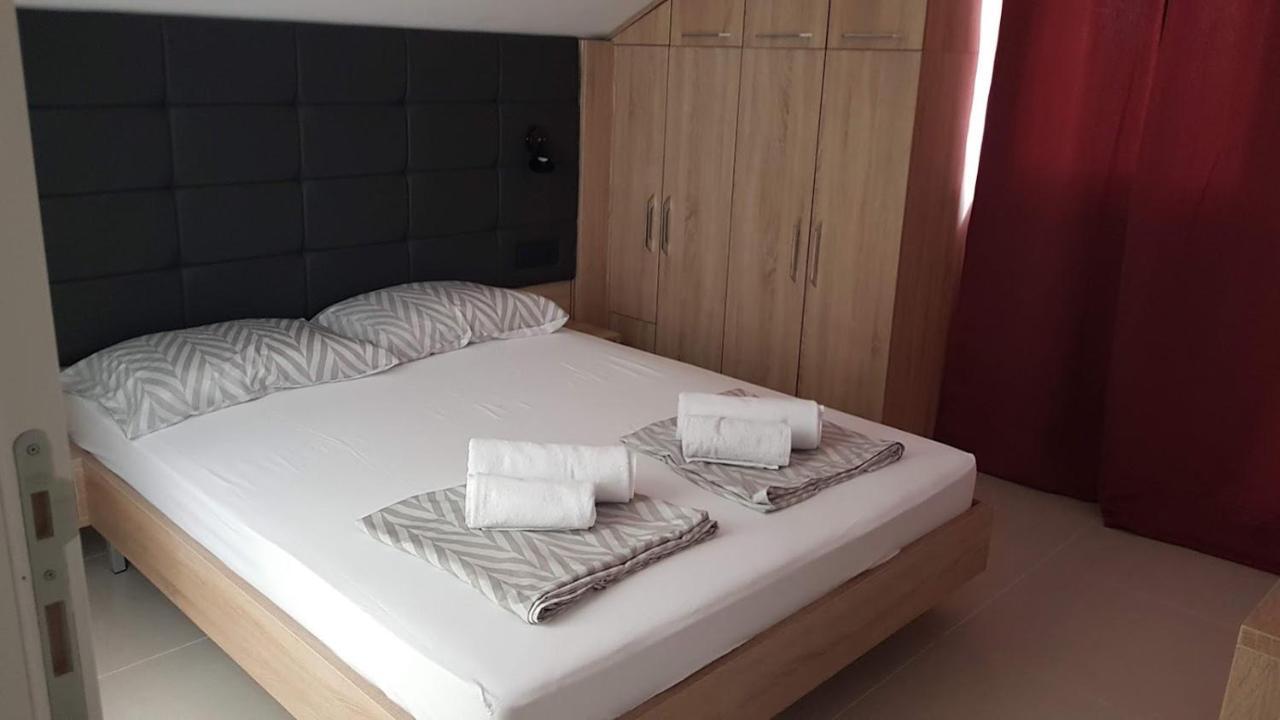 Elizabeta Deluxe Rooms Biograd Na Moru Exterior foto