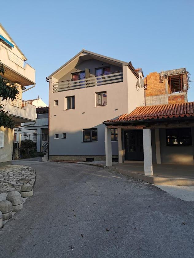 Elizabeta Deluxe Rooms Biograd Na Moru Exterior foto