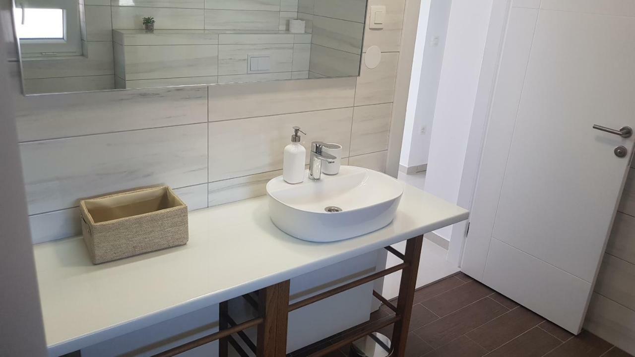 Elizabeta Deluxe Rooms Biograd Na Moru Exterior foto